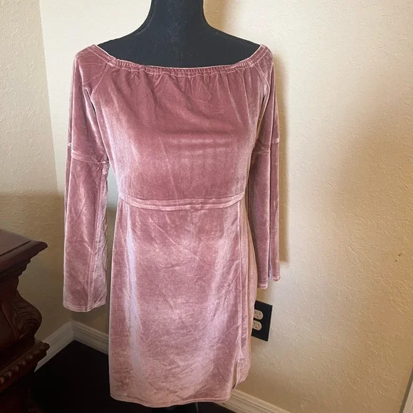 Velvet pink cold shoulder dress - Picture 1 of 3